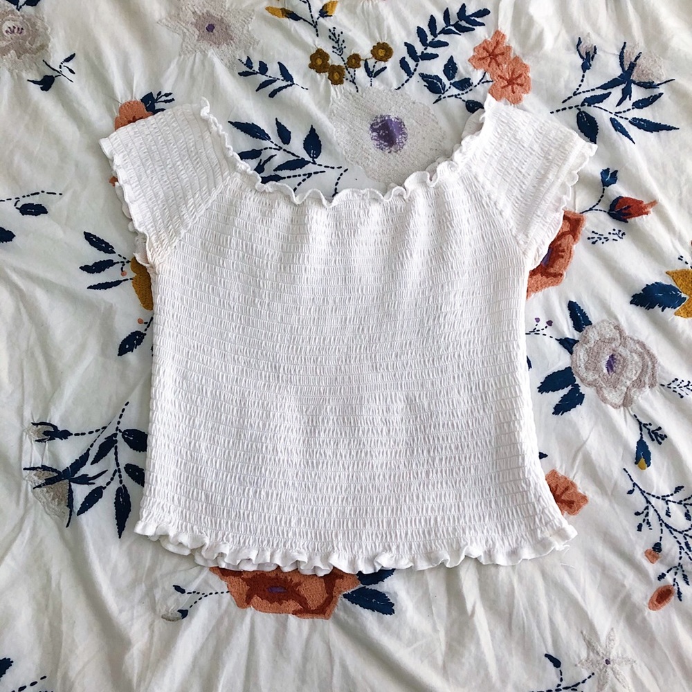 Brandy Melville White Rucched Simple Top